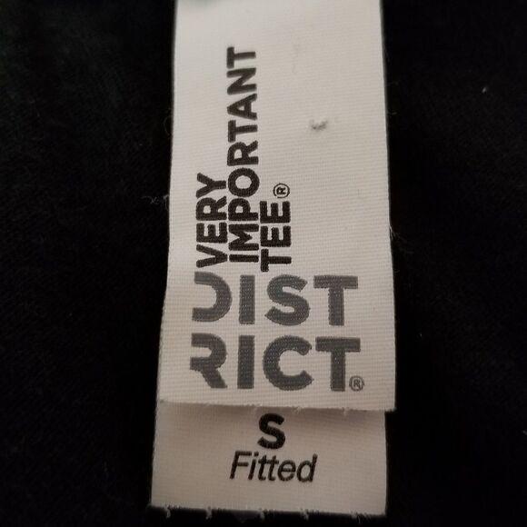Very Important Tee District. Black graphic Tee. - Picture 5 of 6
